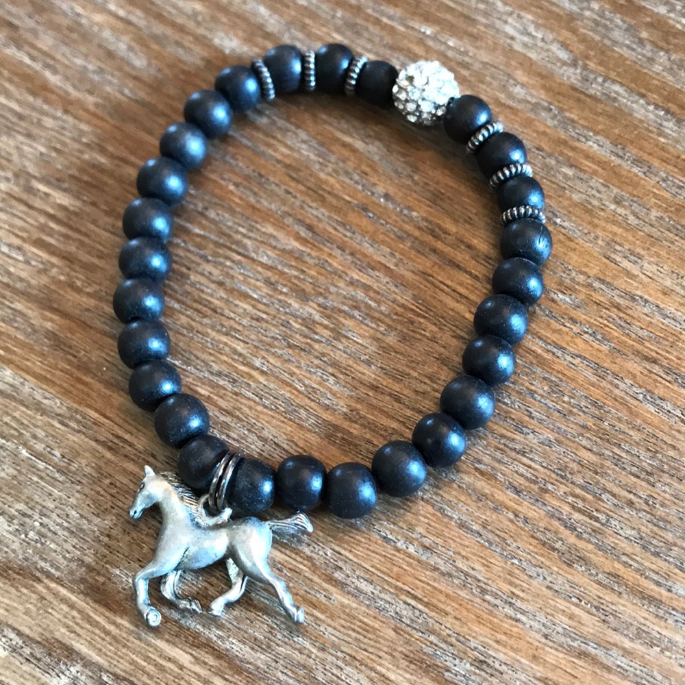 Elastic beaded bracelet